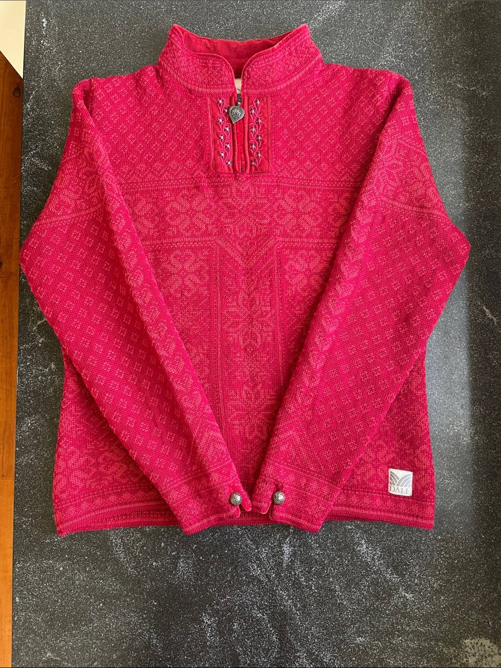 EUC Dale of Norway Women’s Size Medium (M) Peace Sweater Red Quarter Zip FLAW